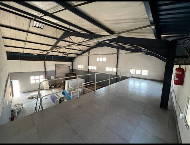 190M² WAREHOUSE TO LET IN LASER PARK